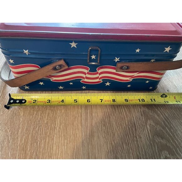Vintage Patriotic Red White Blue Tin Basket by Golden Cookies, Watertown MASS. - Picture 12 of 13